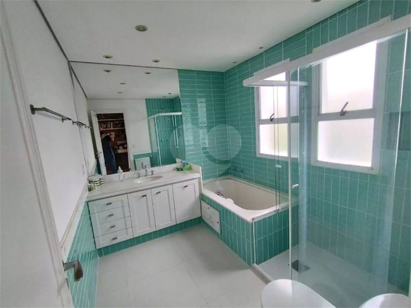 Casa à venda ou para alugar com 4 suítes no condomínio Solares Vila Europa, São Paulo - SP
