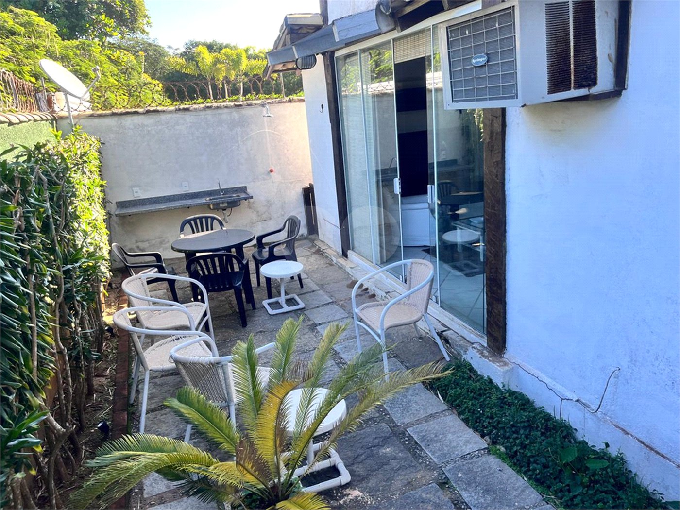 Casa em condomínio à venda ou para alugar com 3 quartos, sendo 1 suíte,  em Geribá, Armação dos Búzios, RJ