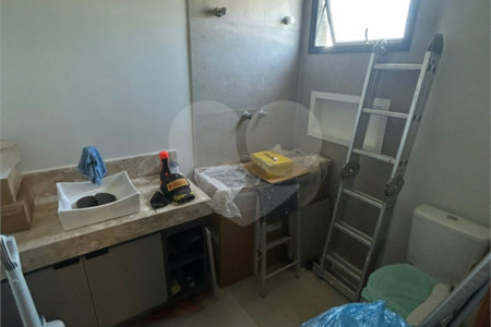 Sobrado à venda com 4 quartos, sendo 3 suítes, em Jardim do Lago, Atibaia, SP