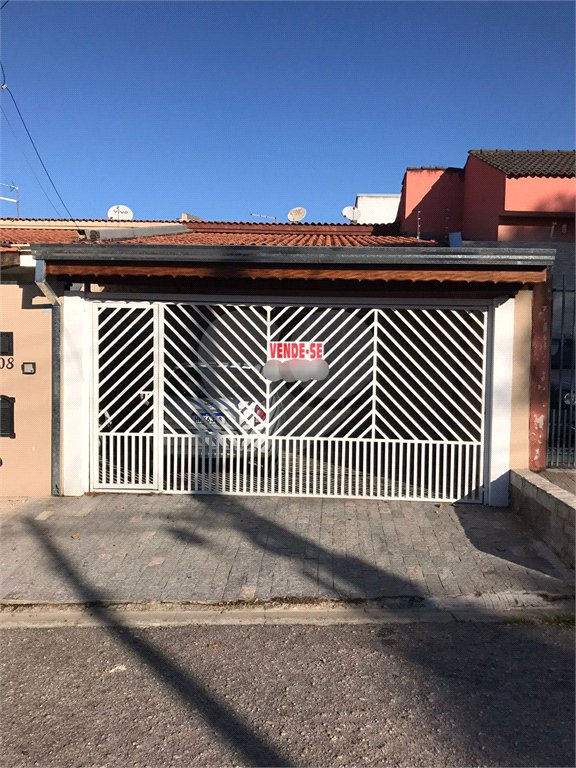Casa à venda com 3 quartos, sendo 1 suíte, em Jardim Karolyne, Votorantim, SP