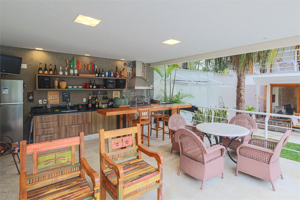 Casa à venda com 6 suítes em Jardim Cordeiro, São Paulo, SP