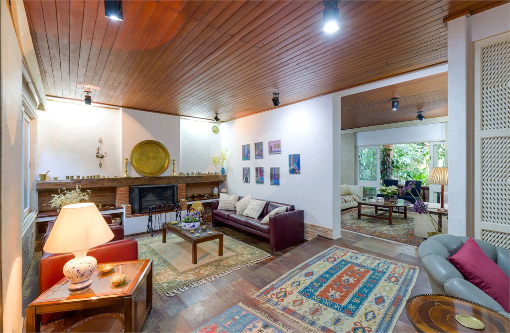 Casa Térrea à venda com 5 quartos, sendo 2 suítes, em Alto da Boa Vista, São Paulo, SP