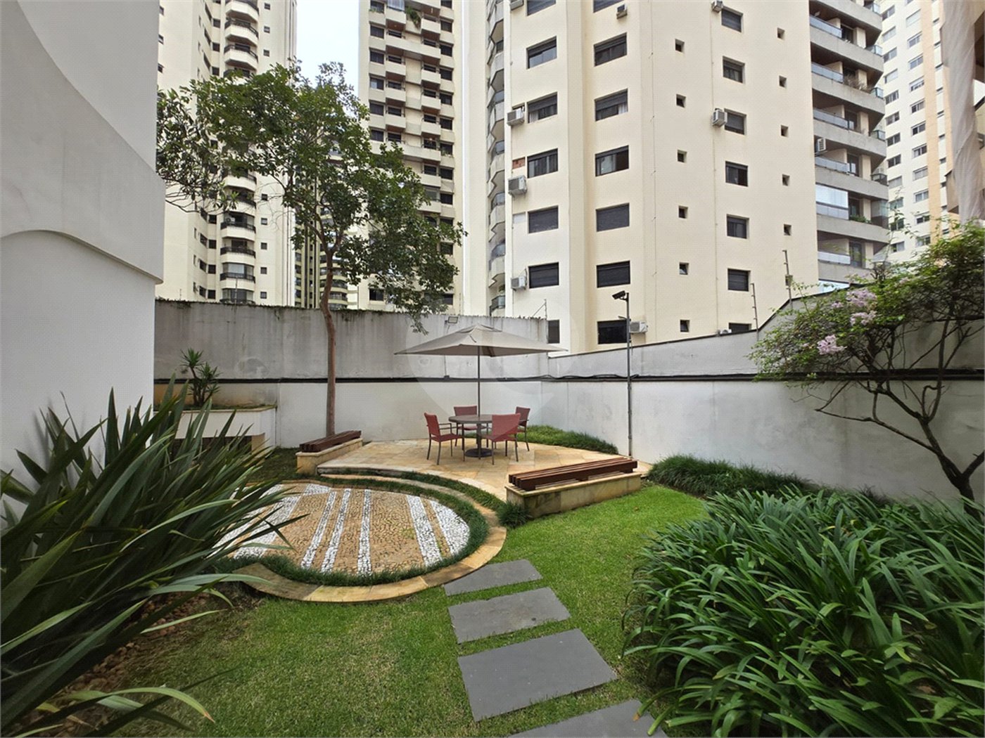 Apartamento à venda com 3 quartos, sendo 1 suíte, em Indianópolis, São Paulo, SP