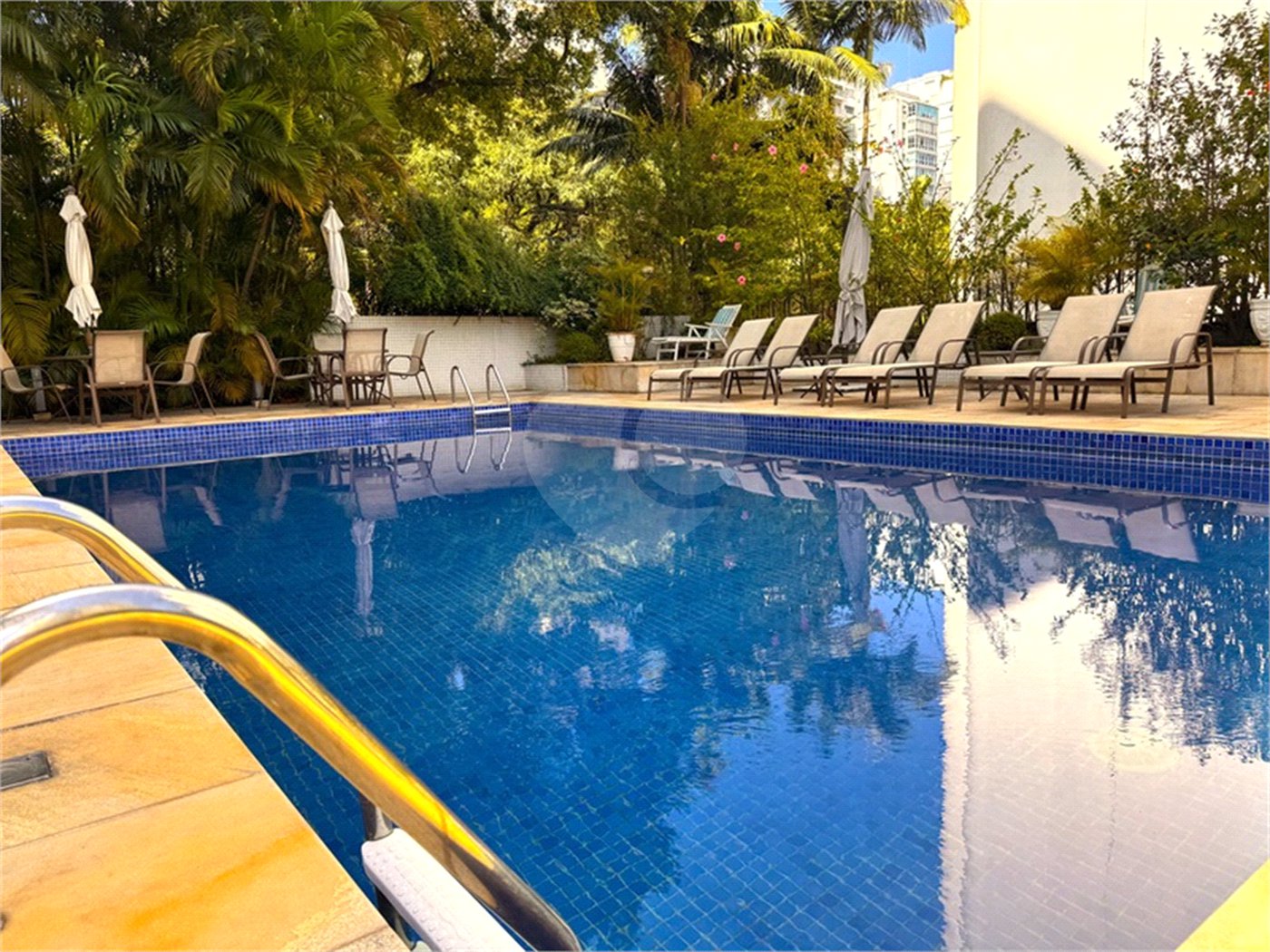 Higienópolis: Apartamento de 350 m2, 4 suítes, 5 vagas.
