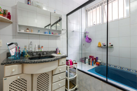 Sobrado à venda com 4 quartos, sendo 2 suítes,  em Vila Madalena, São Paulo, SP