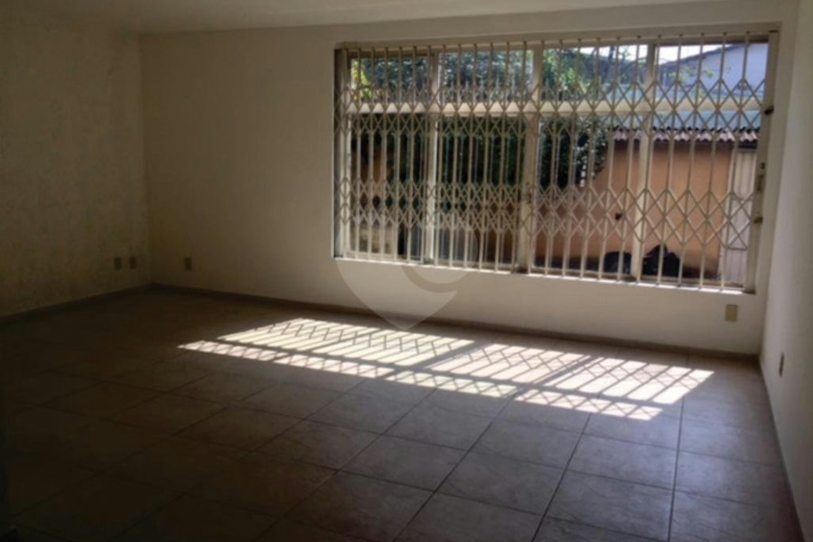 Sobrado à venda com 4 quartos, sendo 1 suíte, em Parque Edu Chaves, São Paulo, SP