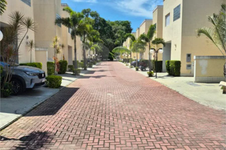 Casa em condomínio à venda em Valinhos no Residencial Santa Elisa com possibilidade de permuta por apartamento