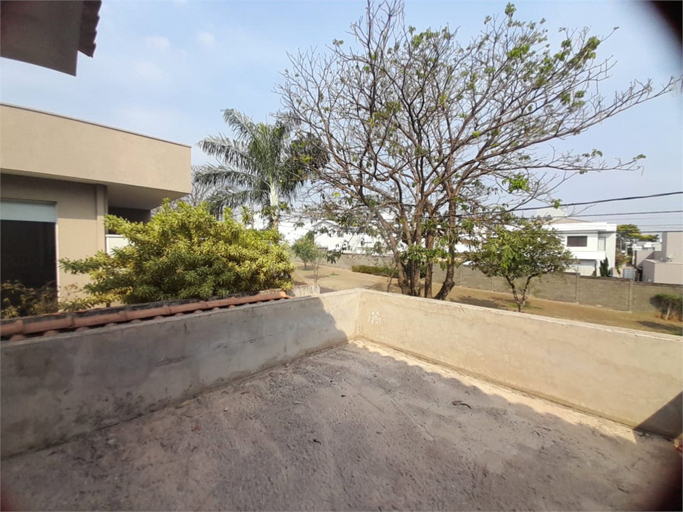 Casa em Construção com Área Gourmet e Piscina no Condomínio Damha II