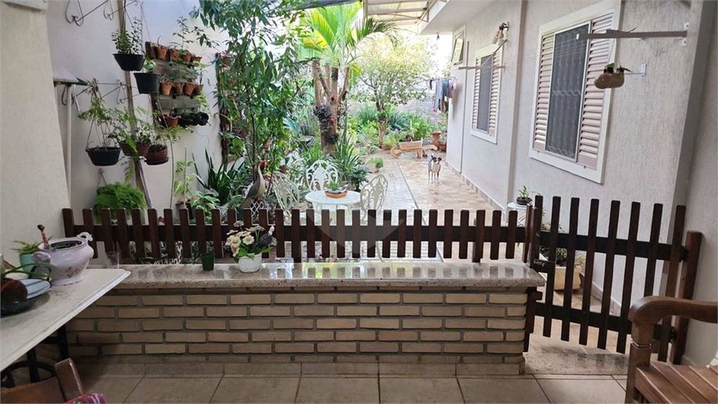 Casa térrea no Jardim Hikare