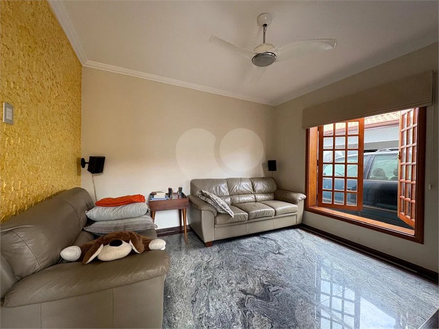Casa a Venda no Condomínio Vista Alegre - Sede em Vinhedo/SP