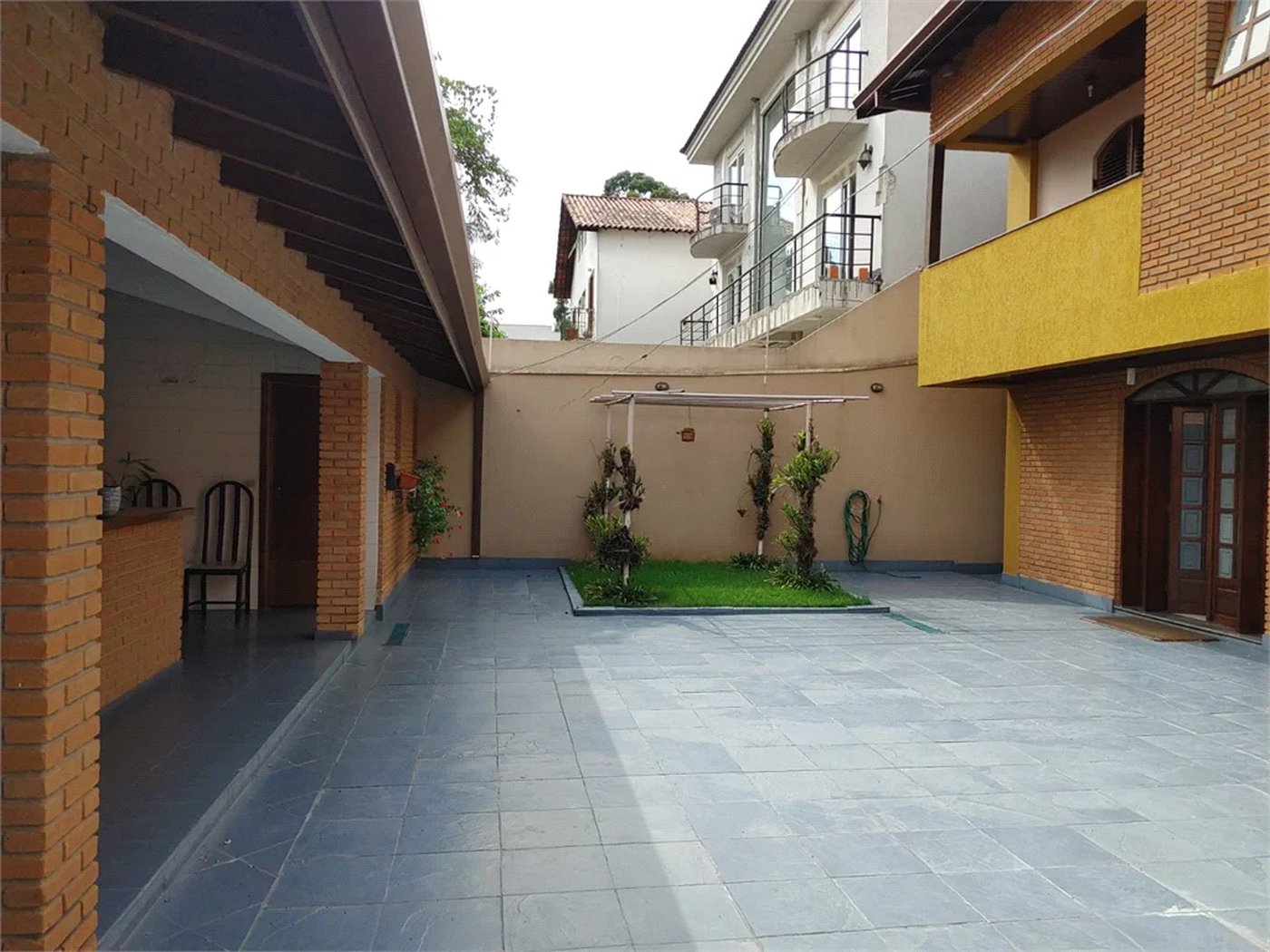 Casa à venda com 4 quartos, sendo 2 suítes, em Parque dos Príncipes, São Paulo, SP