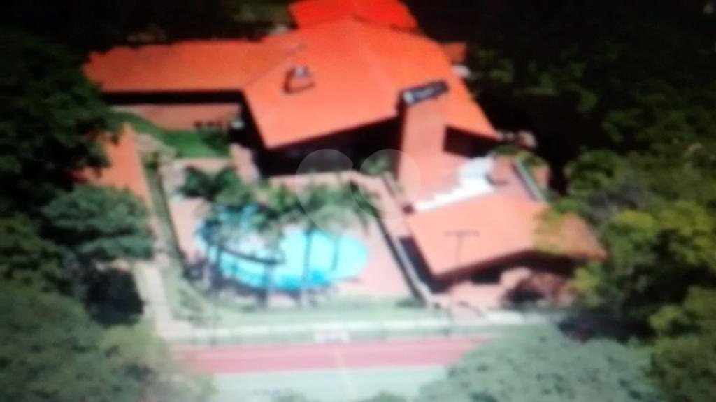 Sobrado à venda com 7 quartos, sendo 5 suítes, em Chácara das Paineiras, Carapicuíba, SP