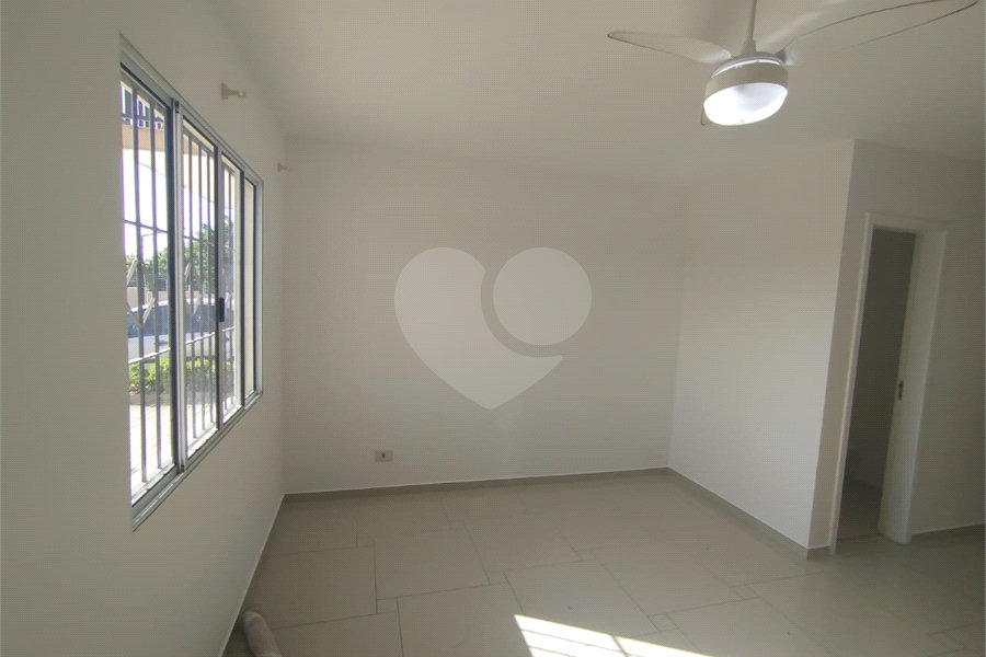 Casa à venda com 2 quartos no condomínio Vila Ajoá, Caieiras - SP