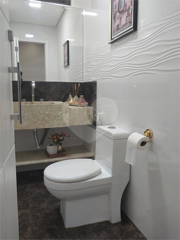 Sobrado à venda com 3 quartos, sendo 1 suíte, em Vila Nova Socorro, Mogi das Cruzes, SP