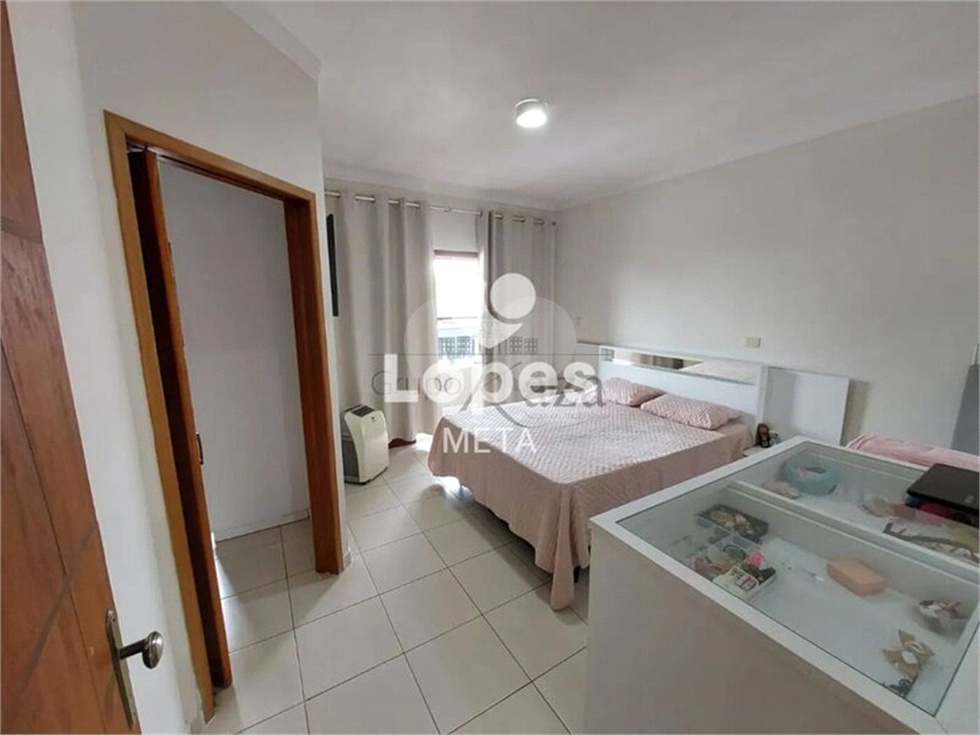 Casa à venda com 3 quartos, sendo 1 suíte,  no condomínio Loteamento Vila Branca, Jacareí - SP