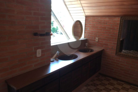 Casa à venda com 3 quartos, sendo 1 suíte, no condomínio Lago Azul, Araçoiaba da Serra - SP
