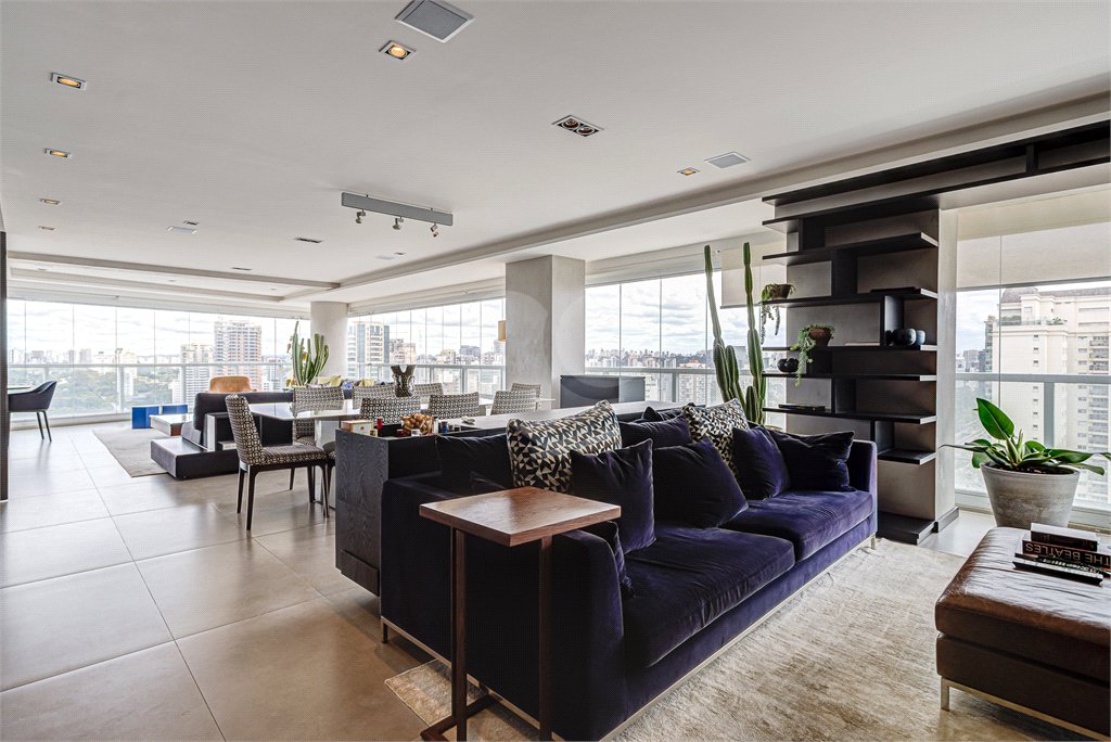 Apartamento à venda com 3 suítes em Campo Belo, São Paulo, SP