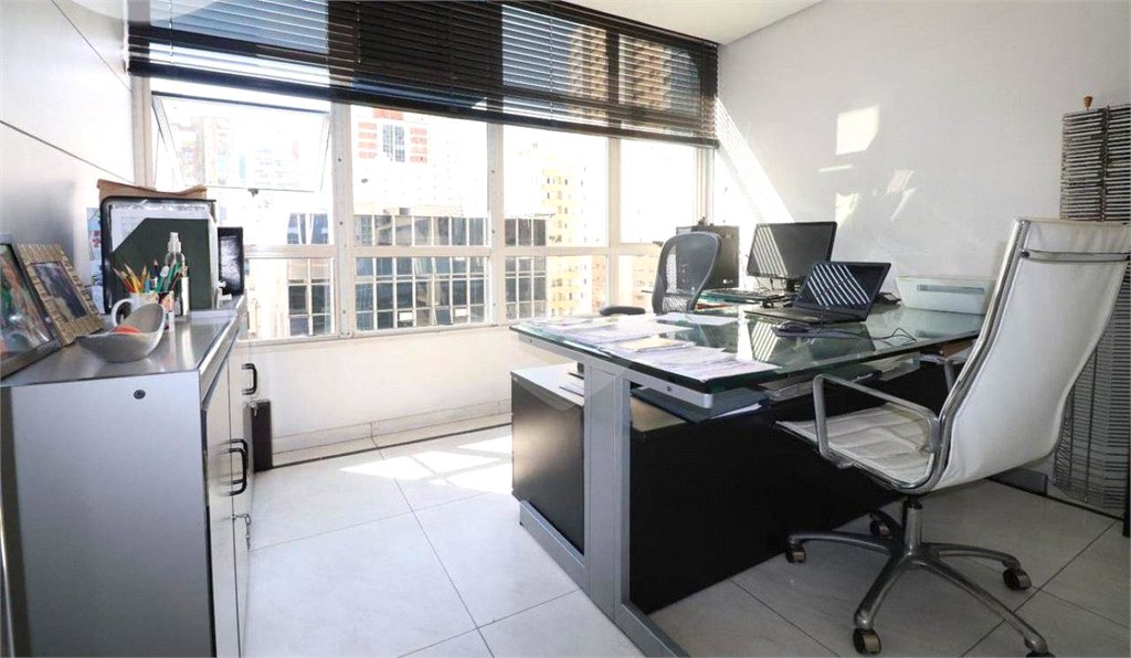 Apartamento à venda com 3 quartos, sendo 1 suíte, em Indianópolis, São Paulo, SP