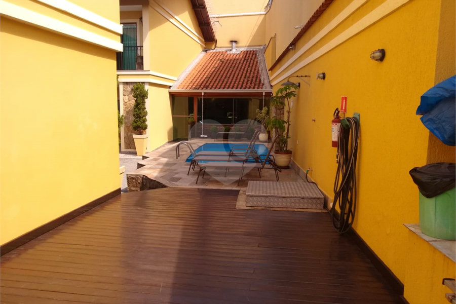 Casa à venda com 3 quartos, sendo 1 suíte, no condomínio Horto Residence, São Paulo - SP