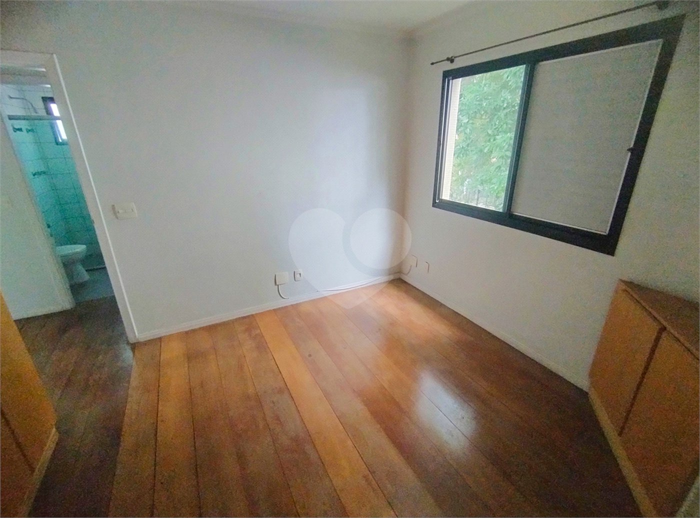 Apartamento na Saúde - 2 quartos com 1 suíte, varanda e 2 vagas