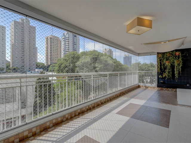 Apartamento à venda com 4 quartos, sendo 3 suítes,  em Alto da Boa Vista, São Paulo, SP