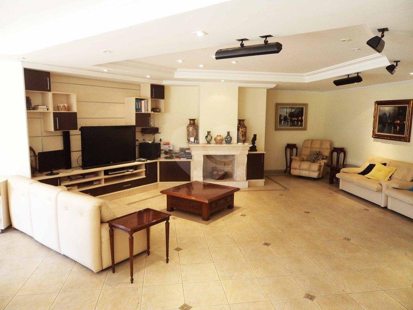Casa à venda com 5 suítes em Jardim Leonor, São Paulo, SP