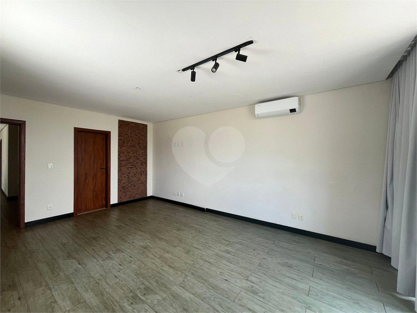 Casa à venda ou para alugar com 4 quartos, sendo 3 suítes, no condomínio Jardim Reserva Bom Viver de Indaiatuba, Indaiatuba - SP