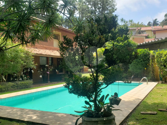 Sobrado à venda com 4 quartos, sendo 2 suítes,  em Jardim Marajoara, São Paulo, SP