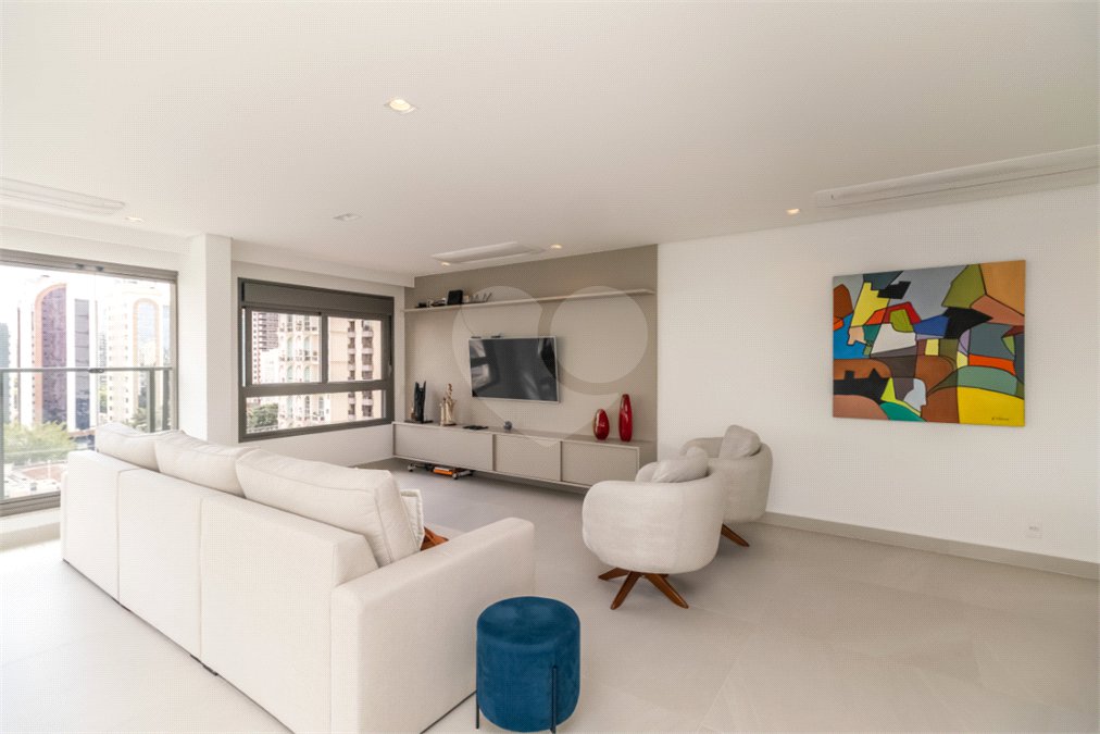 Apartamento à venda com 3 suítes em Campo Belo, São Paulo, SP
