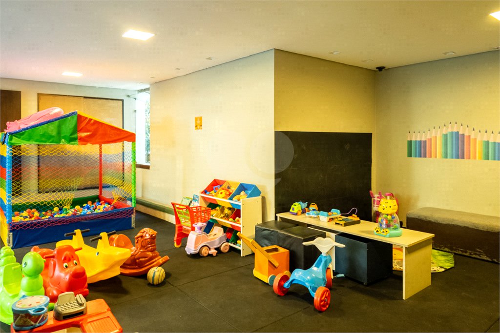 Apartamento à venda com 3 quartos, sendo 1 suíte, em Moema, São Paulo, SP