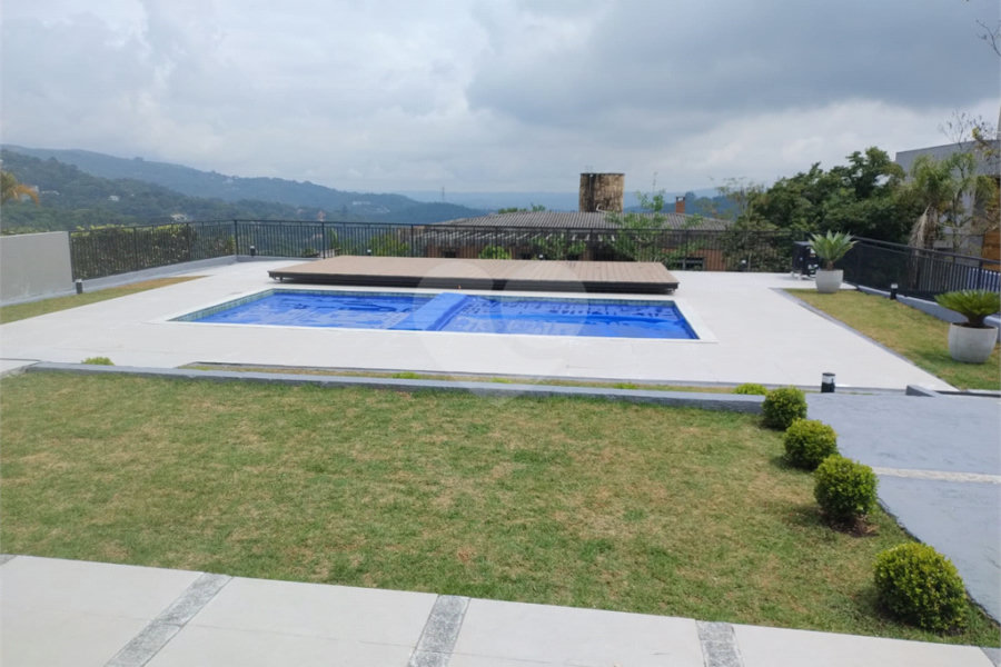 Casa à venda com 4 quartos, sendo 2 suítes, no condomínio Alpes da Cantareira, Mairiporã - SP