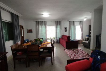 Casa à venda com 5 quartos, sendo 3 suítes, em Vila Paulicéia, São Paulo, SP