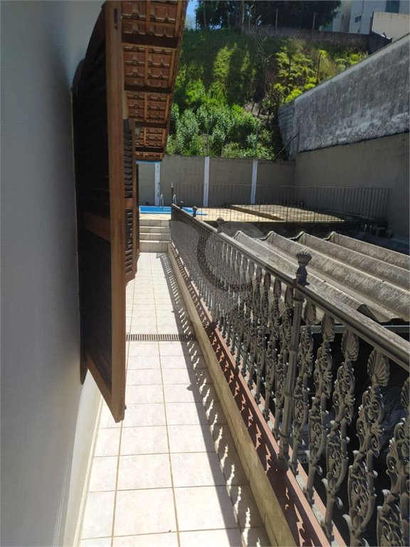 Casa à venda ou para alugar com 3 quartos, sendo 1 suíte, em Estação, São Roque, SP
