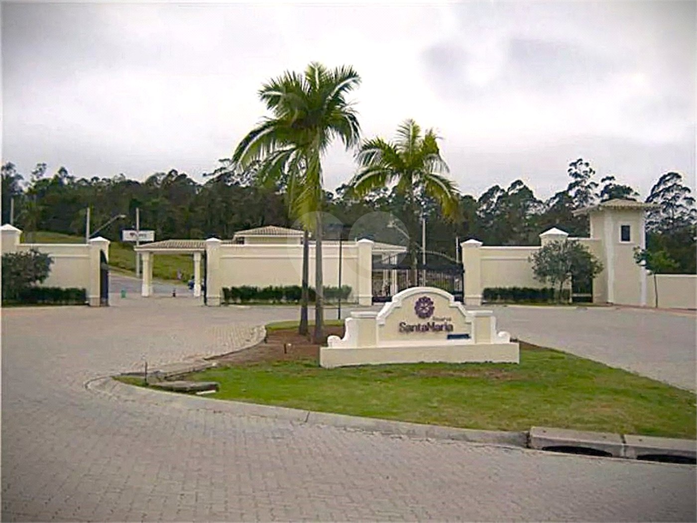 Casa à venda com 3 suítes no condomínio Reserva Santa Maria, Jandira - SP