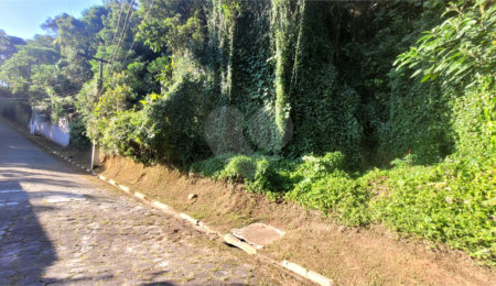Terreno à venda no condomínio Parque Imperial da Cantareira, Mairiporã - SP