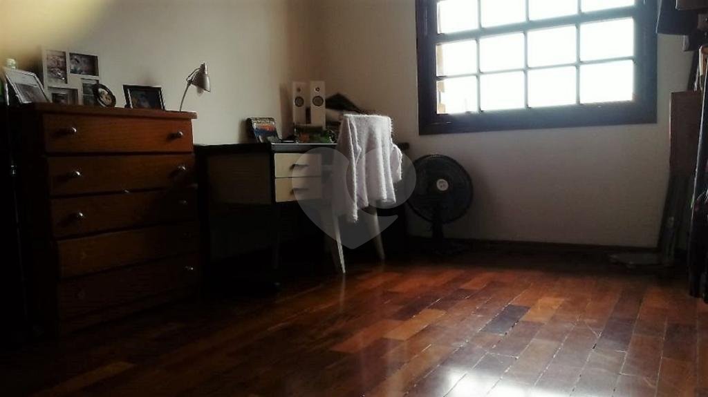 Sobrado à venda com 4 quartos, sendo 2 suítes, em Vila Nivi, São Paulo, SP