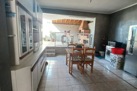 Casa à venda com 3 quartos, sendo 1 suíte, em Jardim Rosana, Guarulhos, SP