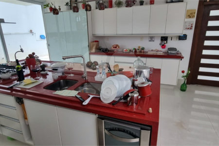 Casa à venda com 5 quartos, sendo 2 suítes, no condomínio Swiss Park, São Bernardo do Campo - SP