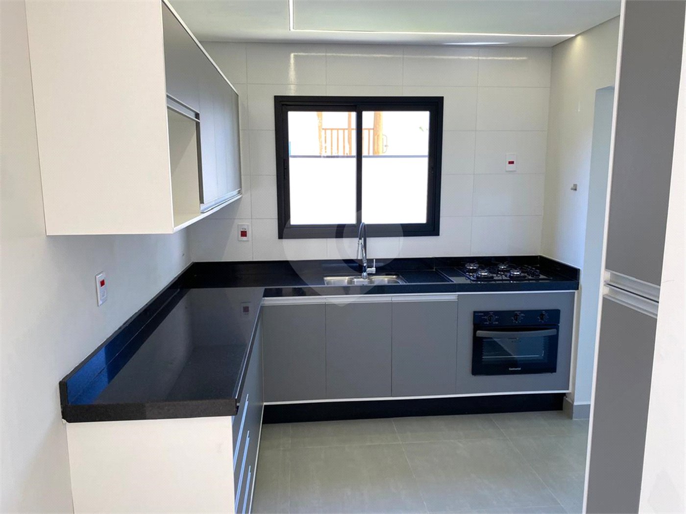 Casa à venda com 3 suítes no condomínio Villaggio Maranello, Vinhedo - SP