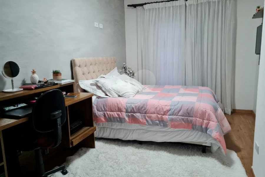 Sobrado à venda com 3 suítes em Horto, São Paulo, SP