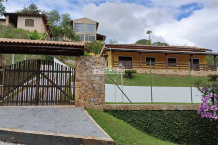 Casa para alugar com 3 quartos, sendo 1 suíte, em Vila Petrópolis, Atibaia, SP