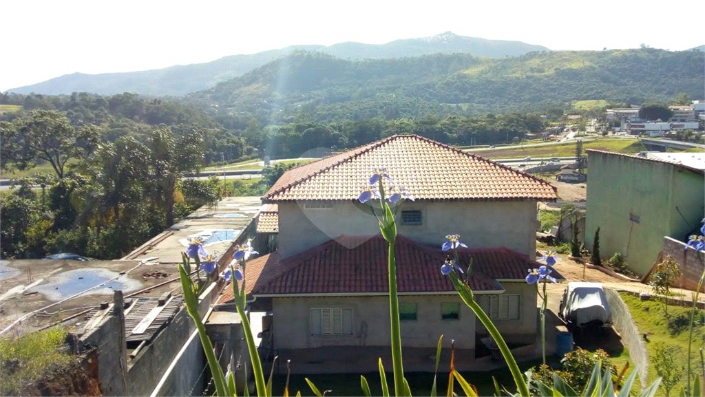 Sobrado à venda com 4 quartos, sendo 3 suítes,  em Jardim Estância Brasil, Atibaia, SP