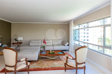 Apartamento para venda em Moema com 185m², 3 dormitórios sendo 1 suíte e 1 vaga