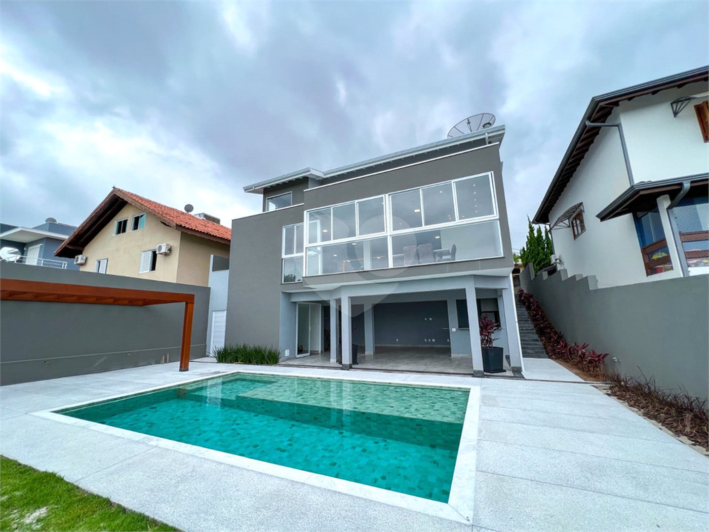 Casa à venda com 4 suítes no condomínio Alpes de Vinhedo, Vinhedo - SP