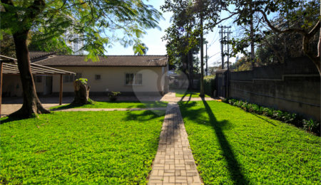 Casa Térrea à venda com 3 quartos, sendo 1 suíte,  em Alto da Boa Vista, São Paulo, SP