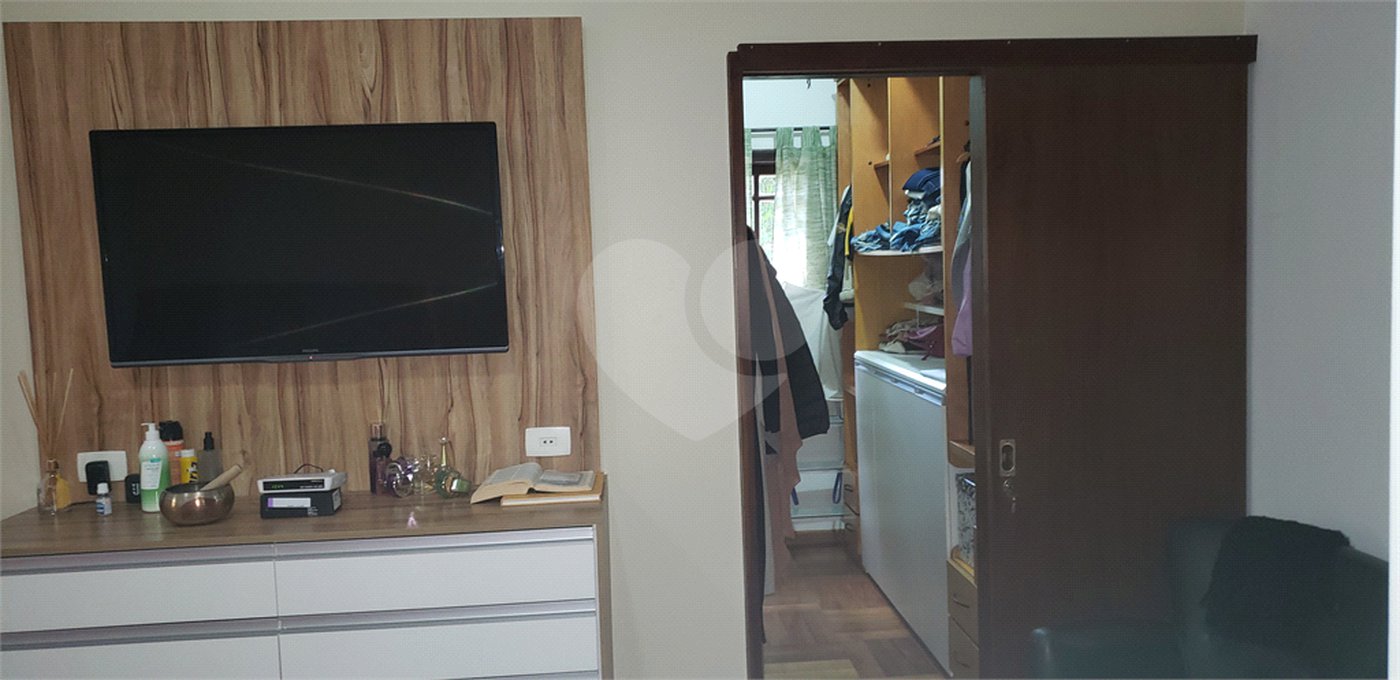 Casa à venda com 3 quartos, sendo 1 suíte, no condomínio Alpes da Cantareira, Mairiporã - SP