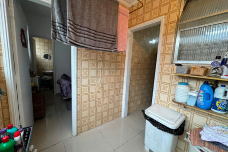 Apartamento com 2 dormitórios e suíte + dependência de serviço completa na Ponta da Praia – Localização privilegiada próximo à Praça Dino Bueno