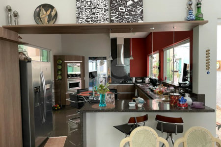 Casa à venda com 4 quartos, sendo 3 suítes, no condomínio Vila Hípica I, Vinhedo - SP