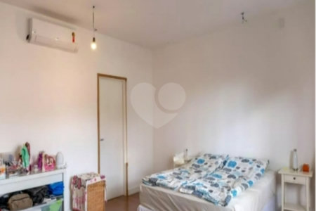 Casa à venda com 4 quartos, sendo 2 suítes, em Vila Gumercindo, São Paulo, SP