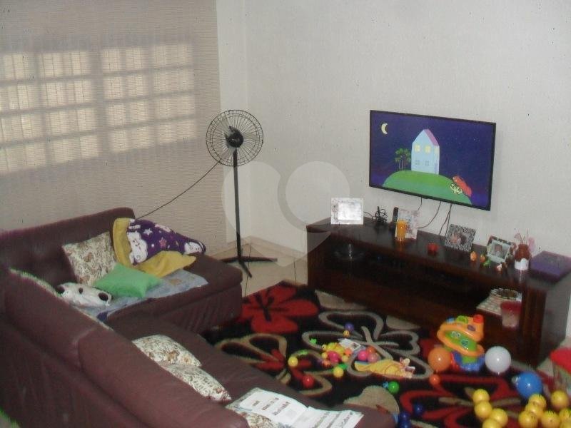 Sobrado à venda com 3 quartos, sendo 1 suíte, em Artur Alvim, São Paulo, SP